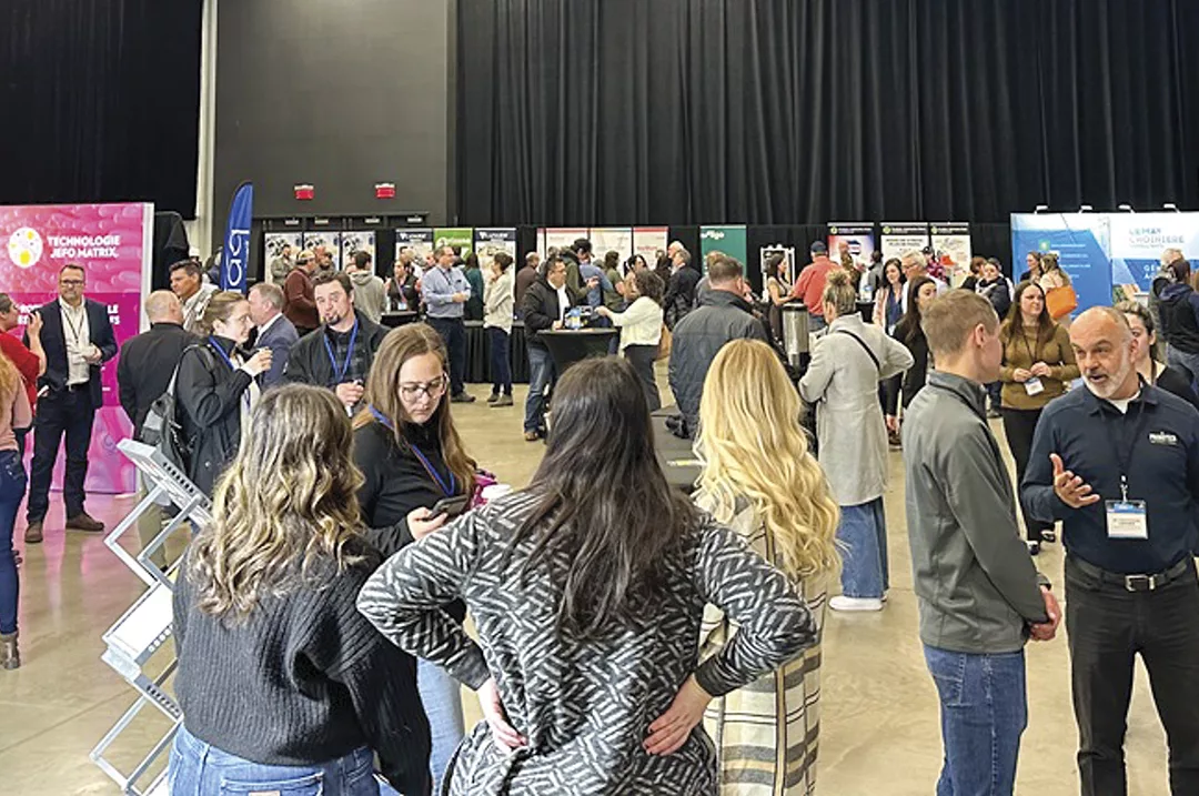 61553-cloutier-aqinac-tradeshow.jpg