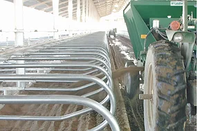 63455-schrift-MCLF-Sand-in-freestalls.jpg