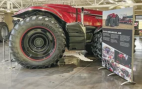 63802-Thomas-GPS-equipment--Automated-Magnum-Tractor--Matt-Skinner-photo(1).jpg