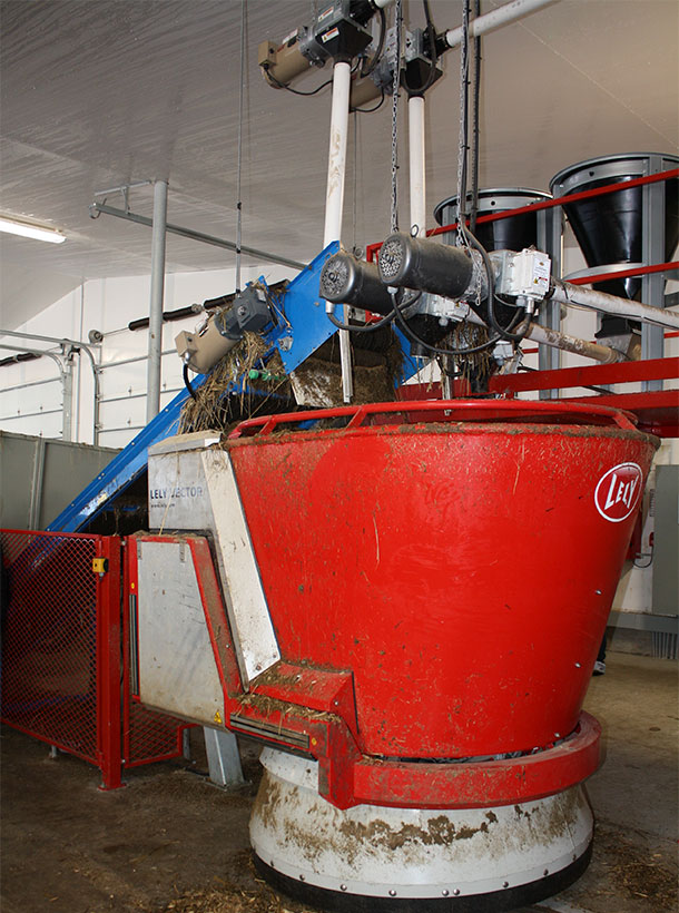 Crestomere Holsteins automated mixer/feeder
