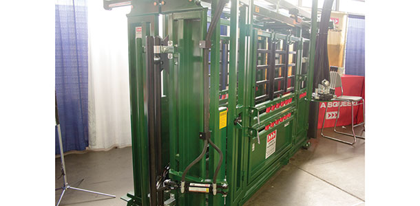 Arrow Cow-Power 1050 Squeeze Chute