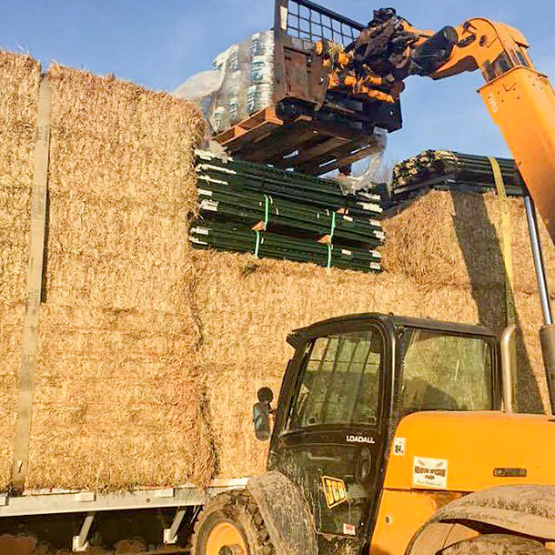 loading fencing with hay