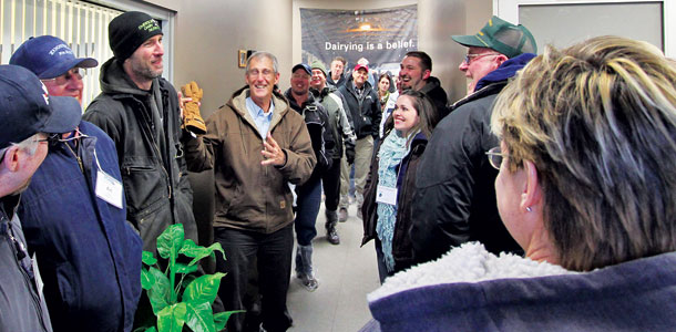 Doug Leman, executive secretary of Indiana Dairy Producers, introduced the PDMP tour to Henk Sevenhuysen (left) at Seven Hills Dairy.