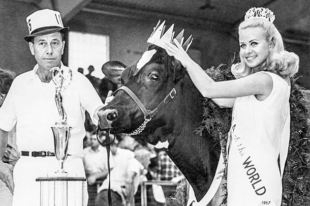 Allen Heets in 1967 World Dairy Expo with the grand champion