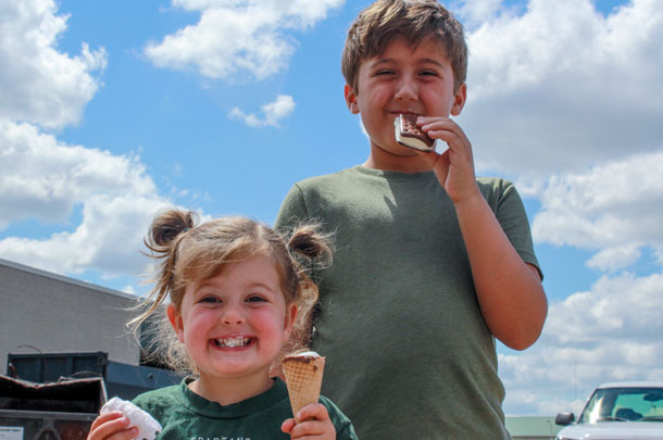 071918 kids eating ice cream