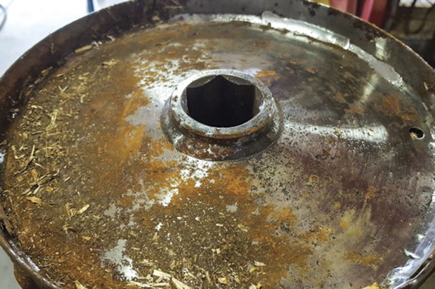 Clean the material from the ends of the rolls