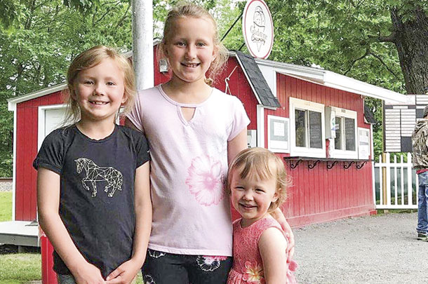 Bee, Hannah and Madeline Gladstone