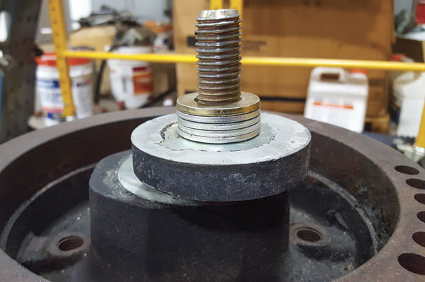 Large retsaining washer of the pulley