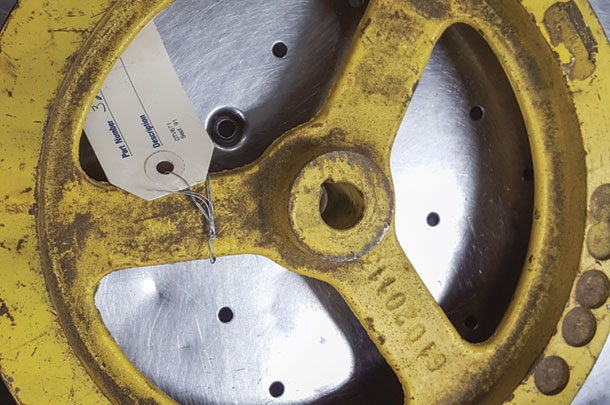 Oh a cast pulley like this you want to pull on the center hub only