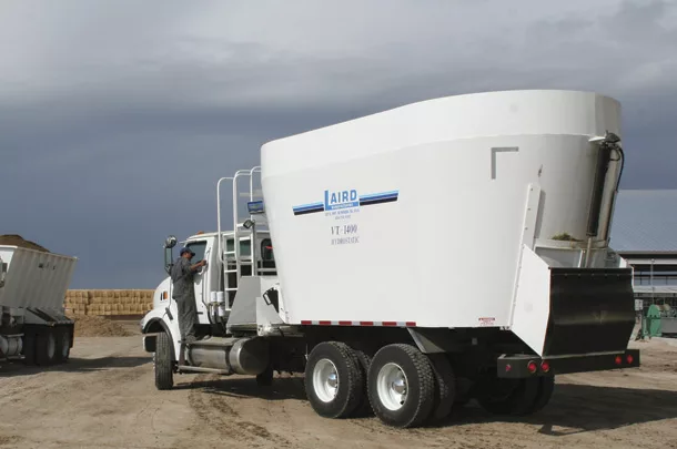 Feed wagon