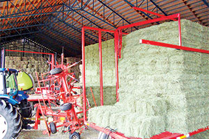 Wagons with hydraulic gates