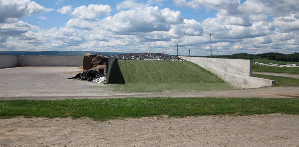 Partially filled bunk silo
