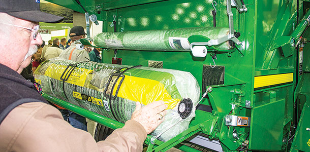 John Deere Rond Baler B-wrap