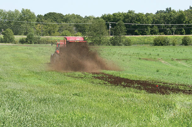 Spreading manure organic source of nitrogen