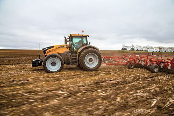 Challenger 1000 Series tractor