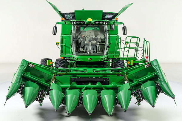 John Deere 8 row corn head