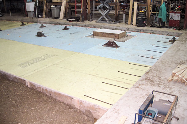 hydraulic lift in concrete form
