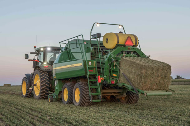 John Deere L331 baler