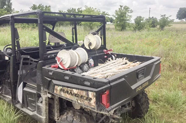 Equipped with wheels of poly wire and step-in posts