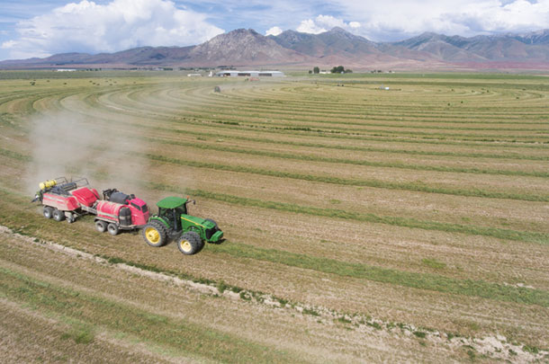 The steamer pulled in front of rthe baler